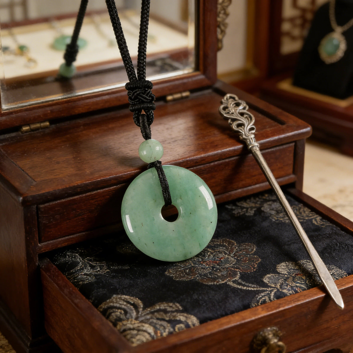Green Aventurine Circle Pendant Necklace — closure or construction detail